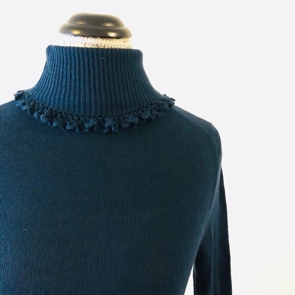 Dark Green Thin Sweater - Picture 3 of 9